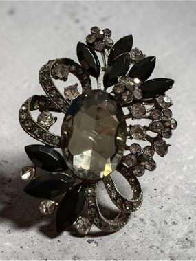 Vintage Women Brooch Black Crystal Rhinestone Floral Statement Pin